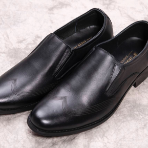 Giày tây đang “trẻ hóa” thế nào trong thời trang hiện đại?